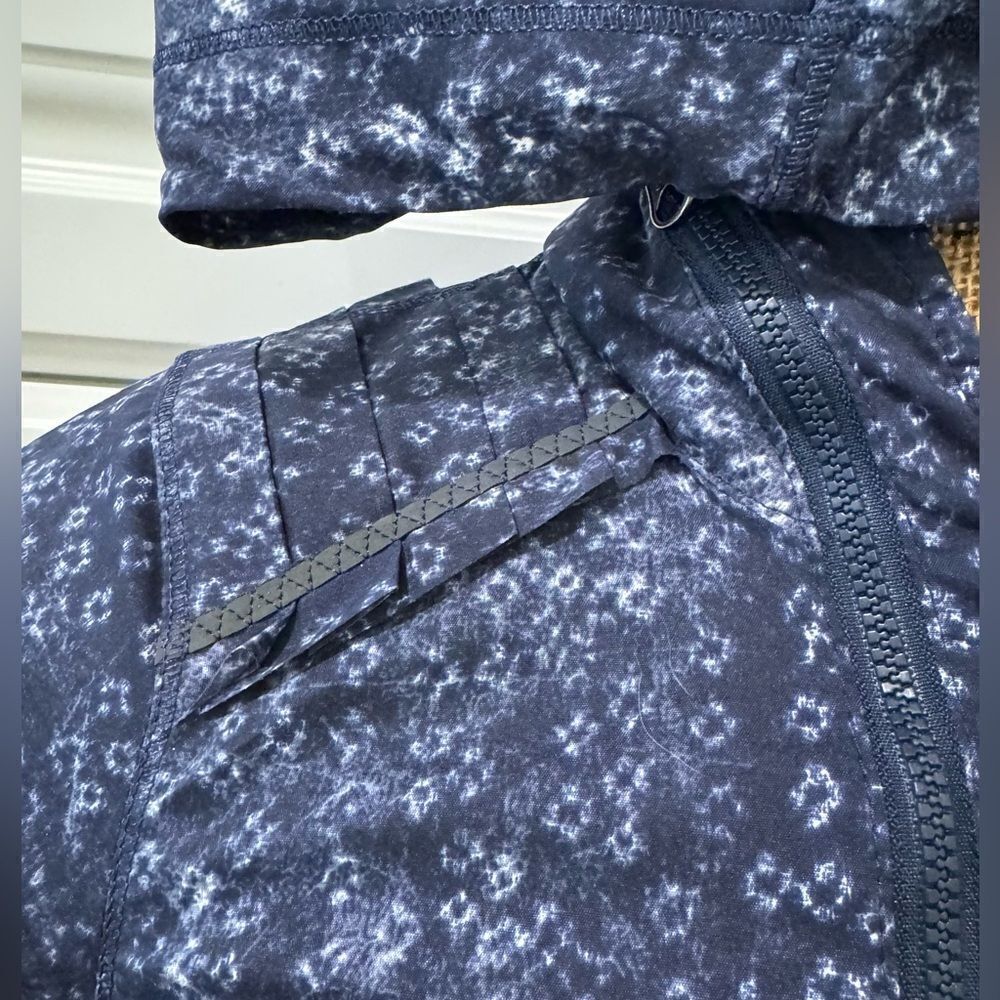 Lululemon jacket  - Picture 4 of 8